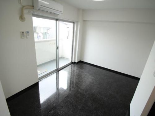 ONLY ONE小花Ⅱの居間