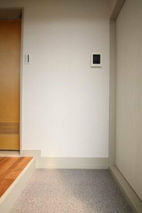ハイツまほろばの玄関