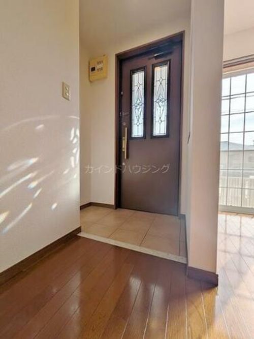 エンフィールド シャリテの玄関