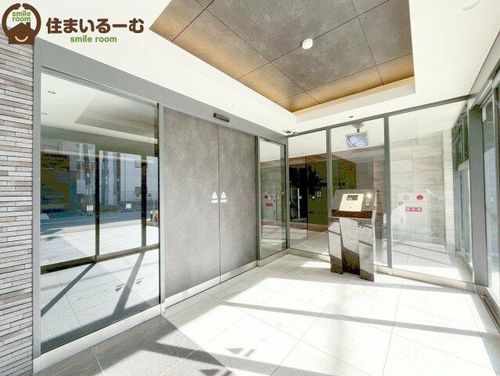 エスリードレジデンス大阪福島イーストの玄関