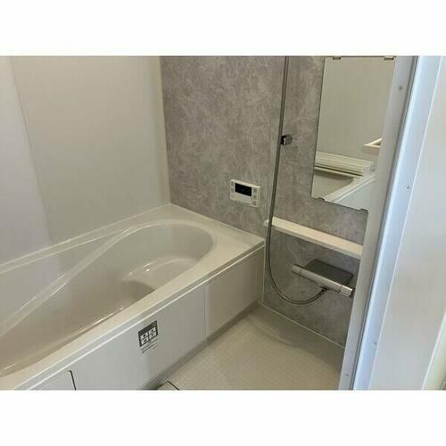 アパートメントハウス針崎Ⅱ305の風呂