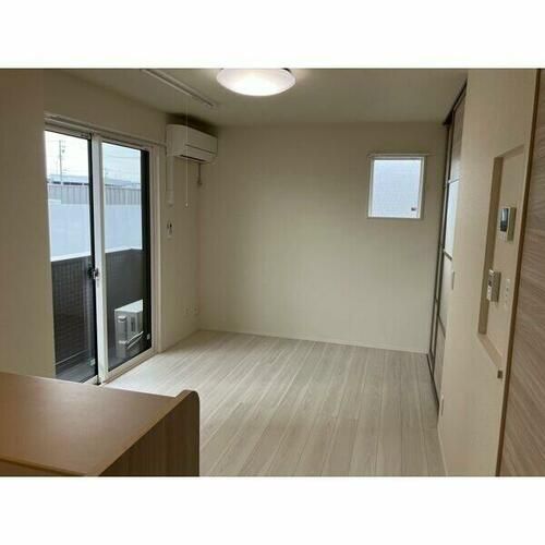 アパートメントハウス針崎Ⅱ305の居間