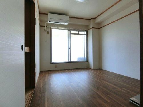 三ツ川マンションの居間