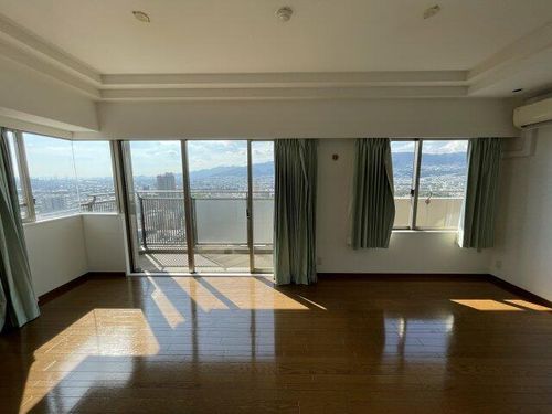 セントラルガーデンタワーの居間