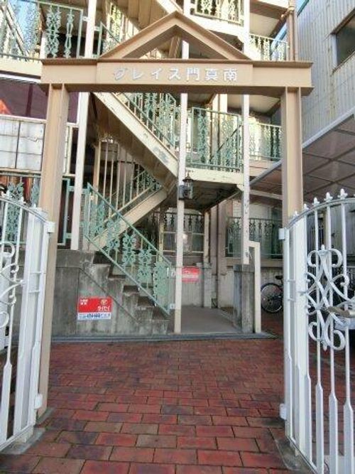 グレイス門真南の玄関