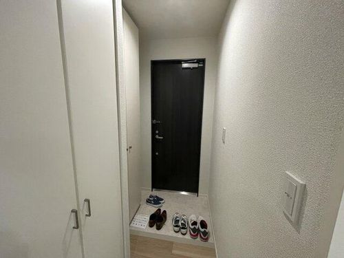 プレシャス小松の玄関