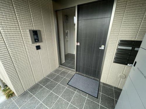 プレシャス小松の玄関
