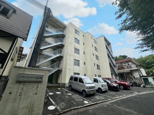 グランドメゾン花屋敷201の玄関