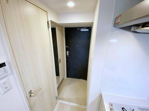 エスリード難波AGREAの玄関