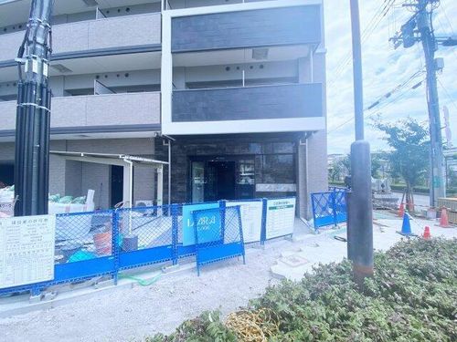 エスリード難波AGREAの玄関