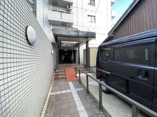 ジュネス姫路105の玄関