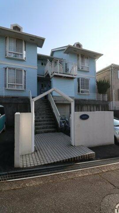 クイーンズコート東落合 C棟の玄関