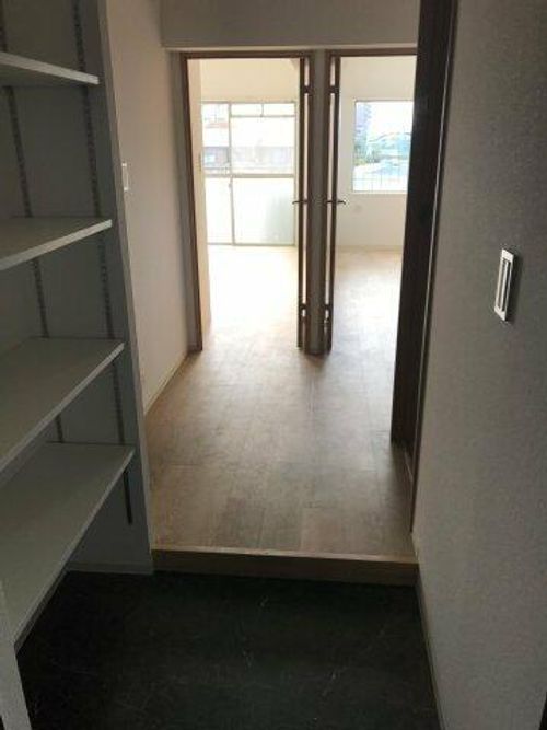 コーポやすり苑の玄関