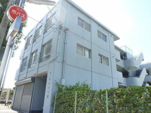 コーポやすり苑の玄関