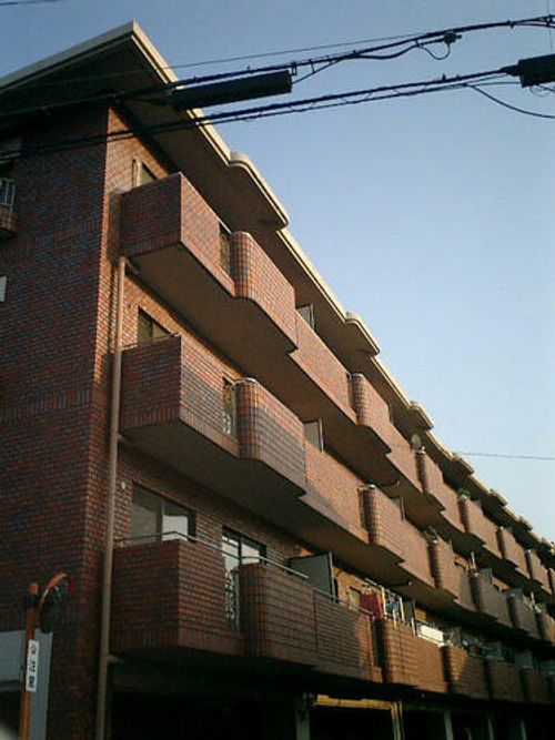 サンプラザ新石切の外観