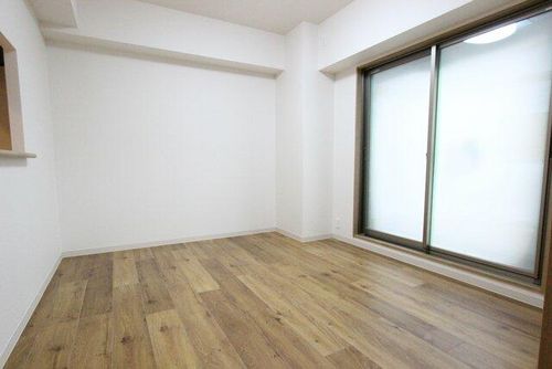 グレース弥富通の居間