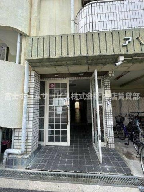 アベニュー西長居503の玄関