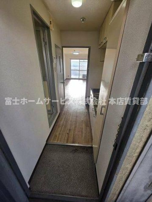 アベニュー西長居503の玄関