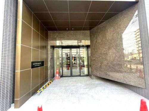 リビオメゾン新大阪の玄関