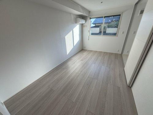 リバーサイドK102の居間