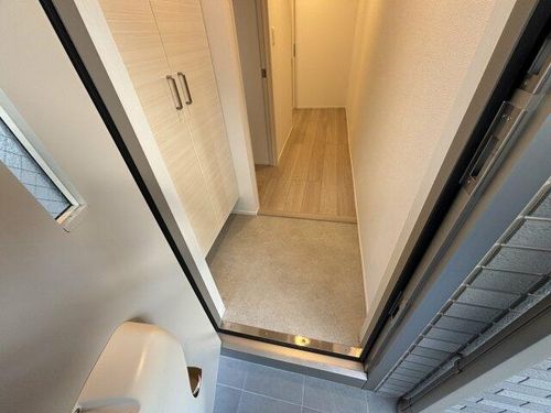 リバーサイドK102の玄関