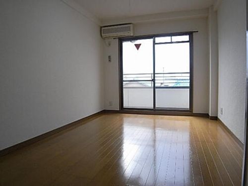 メゾネット栄根(サカネ)306の居間