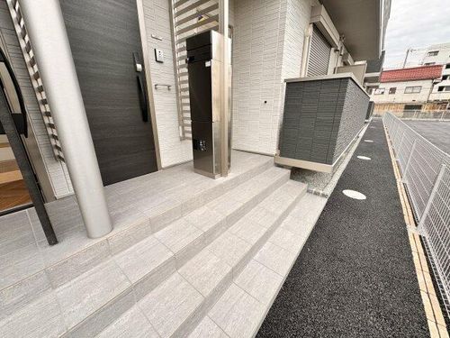 ルグラン亀山の玄関