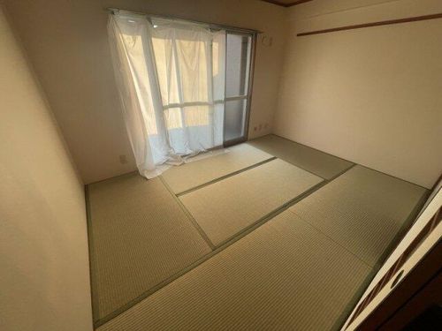 ロイヤルコーポ東雲505の居間