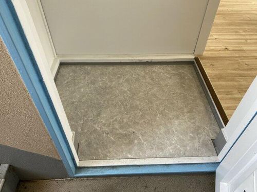 ビレッジハウス粟生2号棟0304の玄関