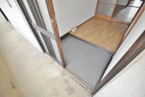 大阪府柏原市平野1丁目(一戸建)の賃貸物件101の玄関