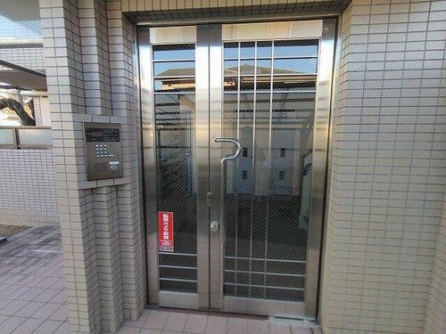 大阪府吹田市千里山西3丁目(マンション)の賃貸物件の玄関