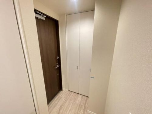 フォレスト西宮北口302の玄関