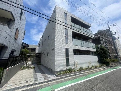 フォレスト西宮北口302の玄関