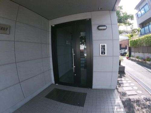 ステュディオ芦屋山手202の玄関