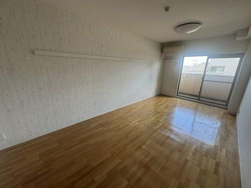 ヴィラ・エトワール303の居間