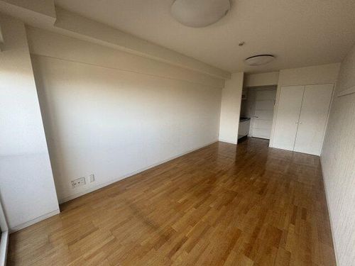 ヴィラ・エトワール303の居間