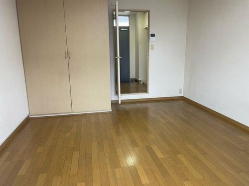 リバーサイド市川207の居間
