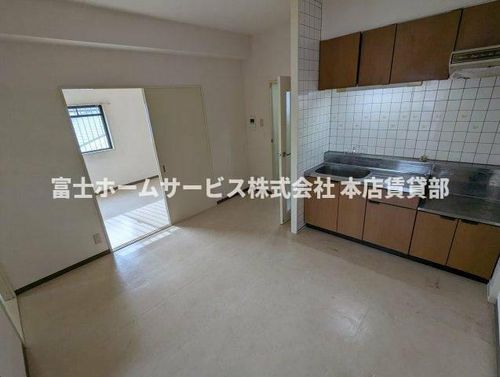 松岡ビル北花田の居間