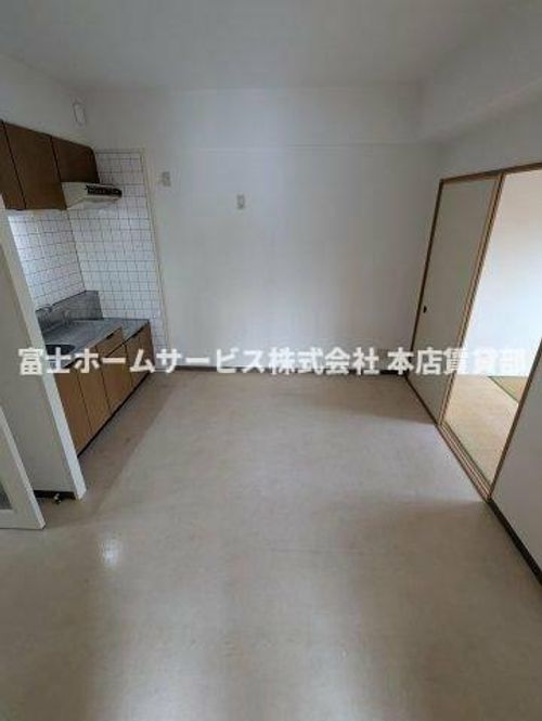 松岡ビル北花田の居間