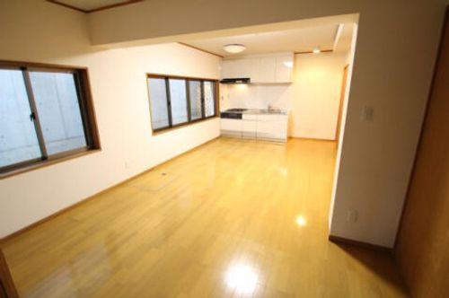 兵庫県川西市花屋敷1丁目(マンション)の賃貸物件の居間