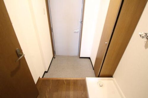 五月フラット池田406の玄関