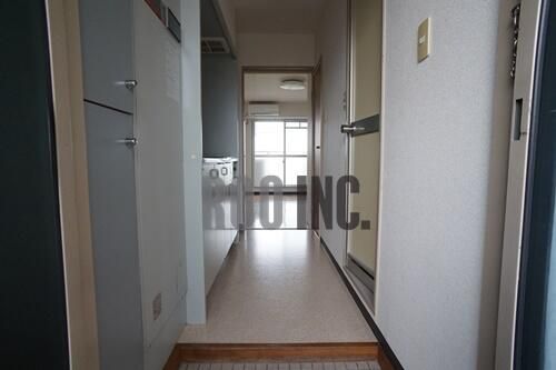 ロッキーコート太子301の玄関