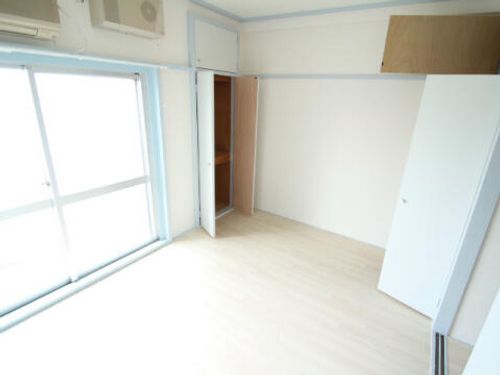 グレイス川西 南館403の居間