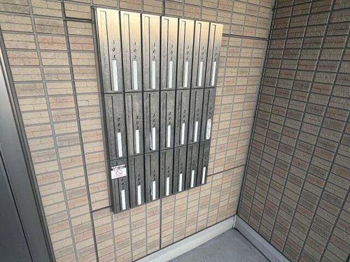 セジュール町坪の玄関