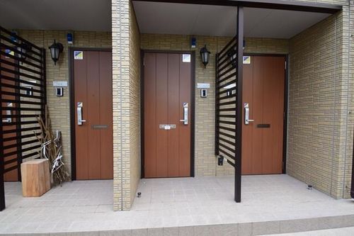 サニーハイム伊伝居の玄関