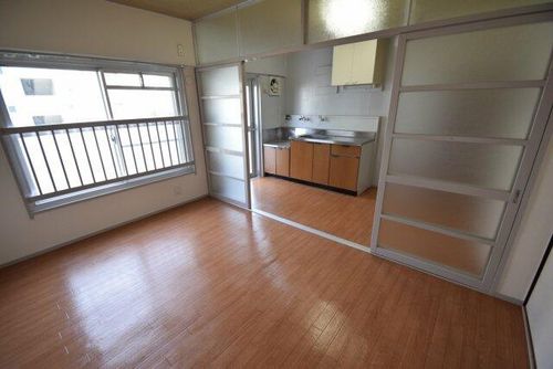 姫路青山 6号棟536の居間