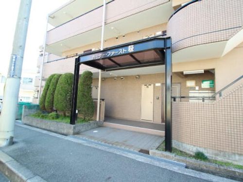 カーサファースト萩の玄関