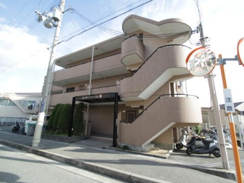 カーサファースト萩の外観