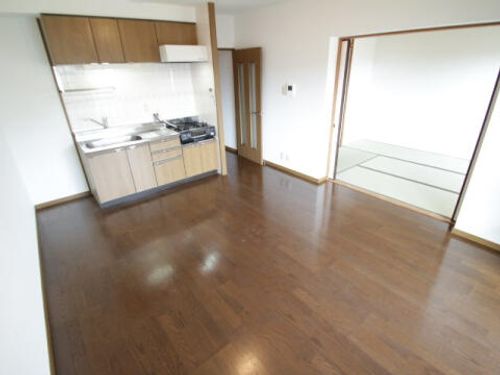 カーサファースト萩の居間