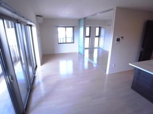 セリシール夙川苦楽園515の居間